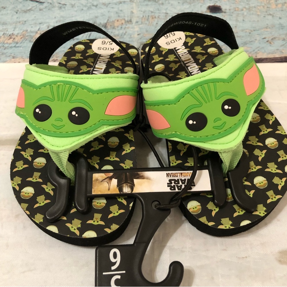 ⚡️⚡️Star Wars Mandalorian Kids Grogu Flip Flops Sandals Green Black Size 5/6 - Picture 4 of 10